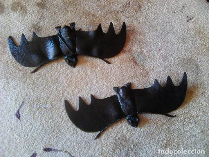 Figuras de acci&oacute;n: Emblem&aacute;ticos murcielagos - lote 2 quiropteros - Juguete halloween - 12 por 4 cms