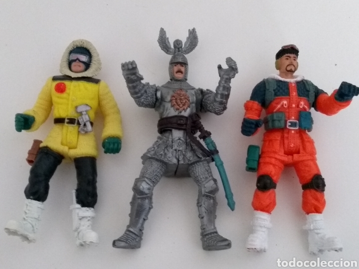 Figuras de acci&oacute;n: **LOTE DE 3 MU&Ntilde;ECOS ARTICULADOS ( 11 CM)**