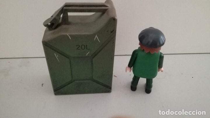 Figuras de acci&oacute;n: garrafa de combustible - Foto 1