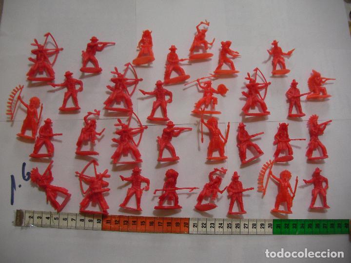 Figuras de acci&oacute;n: GRAN LOTE DE VAQUEROS E INDIOS - Foto 1
