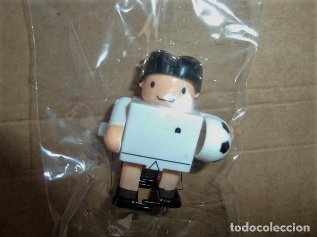 Figuras de acci&oacute;n: Futbolista aut&oacute;mata. - Foto 1