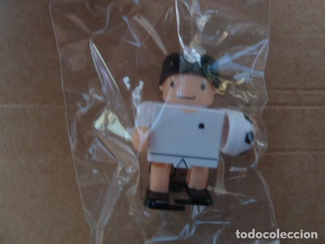 Figuras de acci&oacute;n: Futbolista aut&oacute;mata. - Foto 2