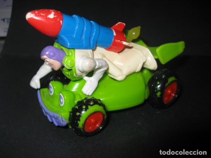 Figuras de acci&oacute;n: Buzz Lightyear con coche y cohete - Foto 2