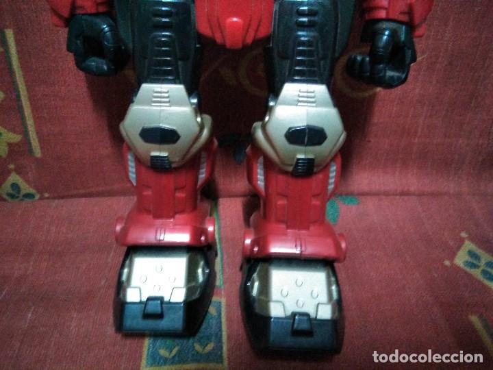 Figuras de acci&oacute;n: Robot articulado a pilas 33 cm. - Foto 3