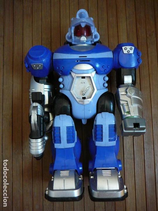 Figuras de acci&oacute;n: Robot a pilas. Probado, funciona. - Foto 2