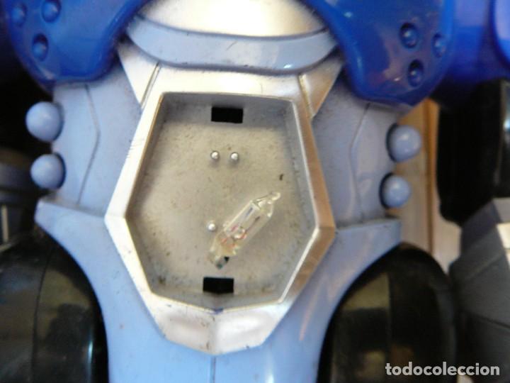 Figuras de acci&oacute;n: Robot a pilas. Probado, funciona. - Foto 4