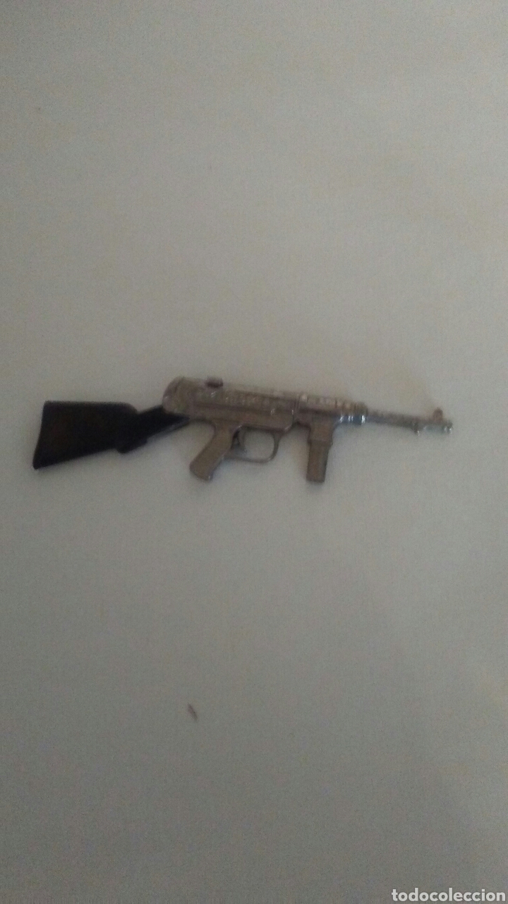 Actionfiguren: Metralleta de Al Capone ,mide sobre 12 cent,tiene sistema para poner fulminantes y disparar .