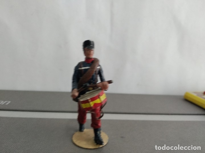 Figuras de acci&oacute;n: ANTIGUO SOLDADO DE PLOMO ALYMER O ALGUNA MARCA DE LA EPOCA BANDA MUSICA