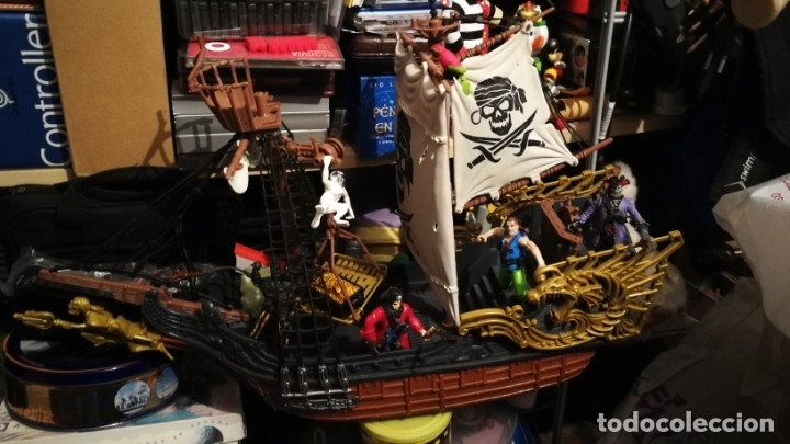 Figuras de a&ccedil;&atilde;o: BARCO PIRATA CHAP MEI con figuras