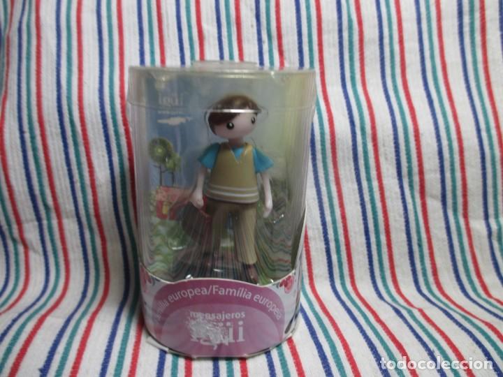Figurines d'action: MENSAJEROS DE IG&Uuml;I, FAMILIA EUROPEA