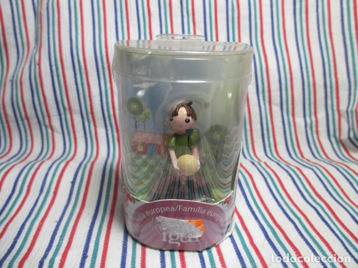 Figurines d'action: MENSAJEROS DE IG&Uuml;I, FAMILIA EUROPEA