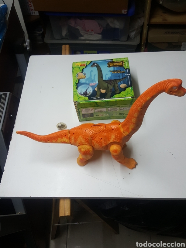 Actionfiguren: Brachiosaurus pone huevos con sonido de 45 largo x 33 cm alto montado.Funciona