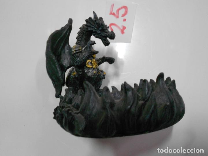 Figuras de acci&oacute;n: ESCENARIO BASE CON DRAGON - Foto 1