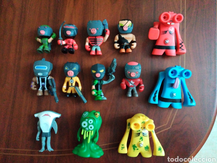 Figurines d'action: Lote de 13 mu&ntilde;ecos raros de famosa ( parecidos a robots )