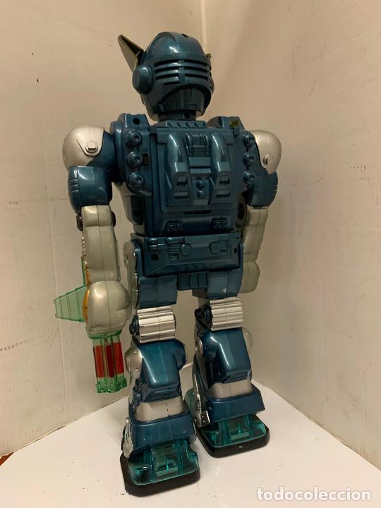 Figuras de acci&oacute;n: Curioso robot de 38cms. tipo mazinger. Adjuntamos video - Foto 5