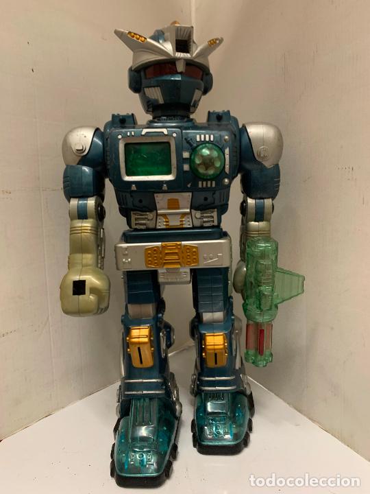 Figuras de acci&oacute;n: Curioso robot de 38cms. tipo mazinger. Adjuntamos video - Foto 1