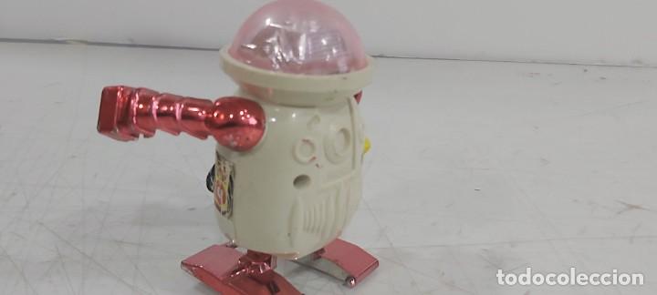 Figuras de acci&oacute;n: ANTIGUO ROBOT A CUERDA MUY BONITO FUNCIONANDO - Foto 3