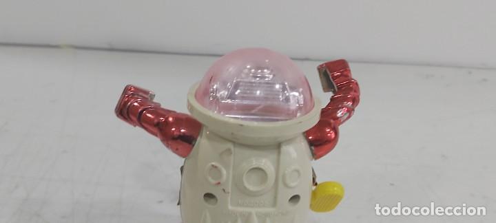 Figuras de acci&oacute;n: ANTIGUO ROBOT A CUERDA MUY BONITO FUNCIONANDO - Foto 4