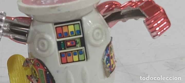 Figuras de acci&oacute;n: ANTIGUO ROBOT A CUERDA MUY BONITO FUNCIONANDO - Foto 9