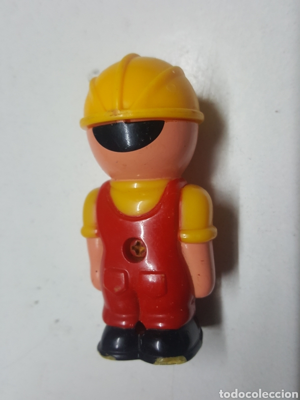 Figuras de acci&oacute;n: Figura obrero con casco de 7 cms desconozco marca - Foto 2