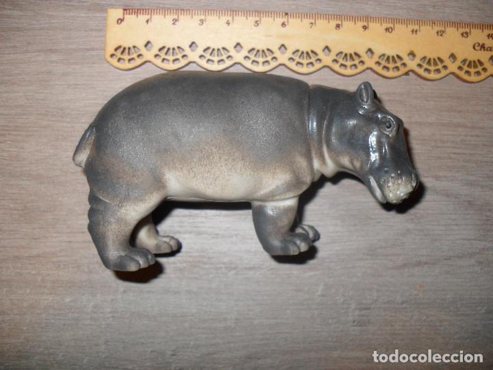 Figure di azione: UNA FIGURA hipopotamo goma