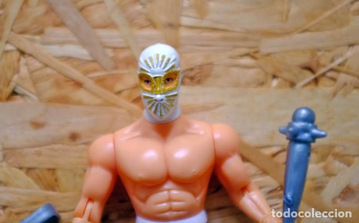 Figuras de acci&oacute;n: Figura Lucha Libre con complementos (silla y maza) - Foto 2