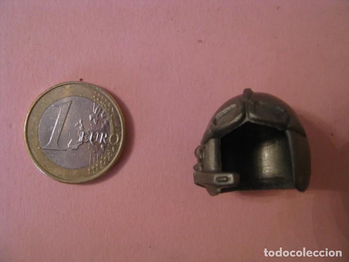 Figuras de a&ccedil;&atilde;o: CASCO DE ALGUNA FIGURA DE ACCI&Oacute;N. DENTRO ESTA ESCRITO -ITALY-.