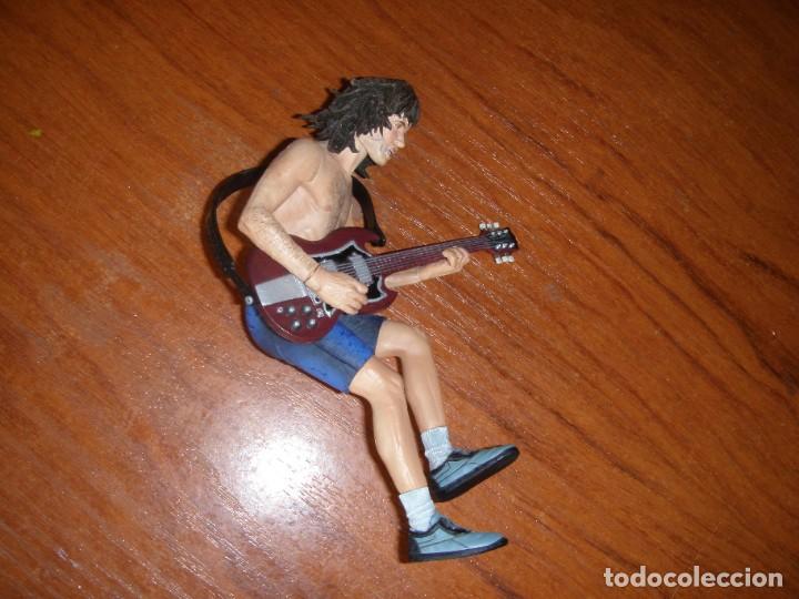 Figuras de acci&oacute;n: DOS FIGURAS ACDC ANGUS YOUNG BRYAN JOHNSON - Foto 5