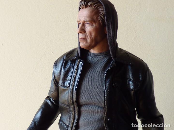 Figurines d'action: TERMINATOR GENISYS T-800. ARNOLD SCHWARZENEGGER. TOTALMENTE ARTICULADO Y REALISTA. ESCALA 1/6