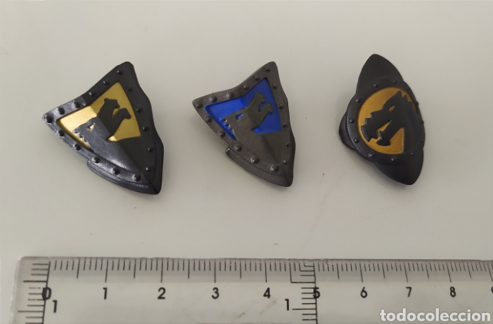 Figuras de acci&oacute;n: Lote mini escudos figura acci&oacute;n mu&ntilde;eco accesorios complementos armas