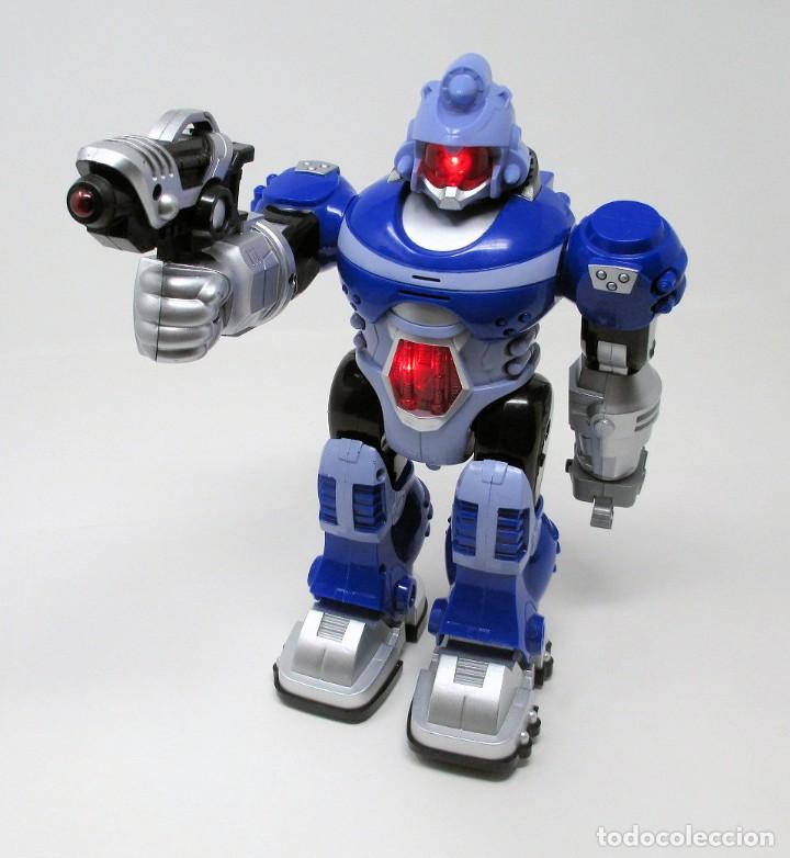 Figuras de acci&oacute;n: Robot Android - New Police Warrior, funciona a pilas perfectamente. 25 cm de alto.