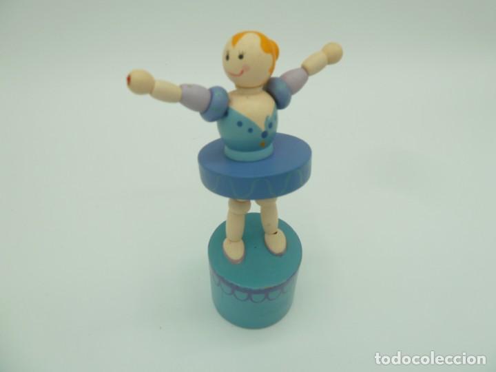 Figuras de acci&oacute;n: Bailarina tipo goula. madera - Foto 1