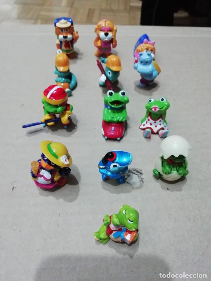 Figuras de acci&oacute;n: Lote 30. Kinder, 13 figuras variadas - Foto 1