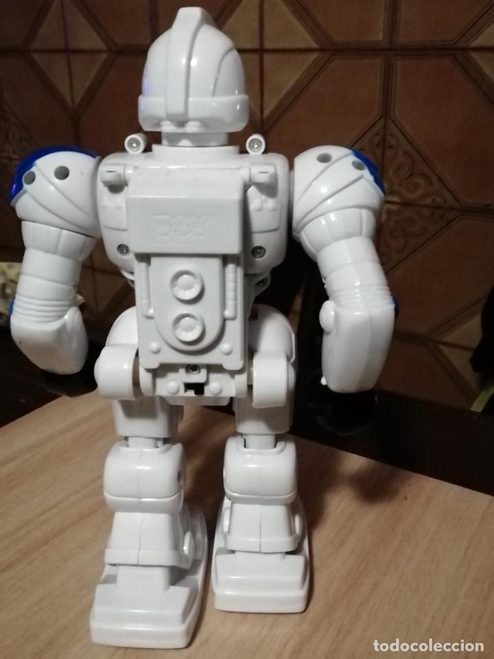 Figuras de acci&oacute;n: ROBOT LUZ SONIDO Y MOVIMIENTO - Foto 3