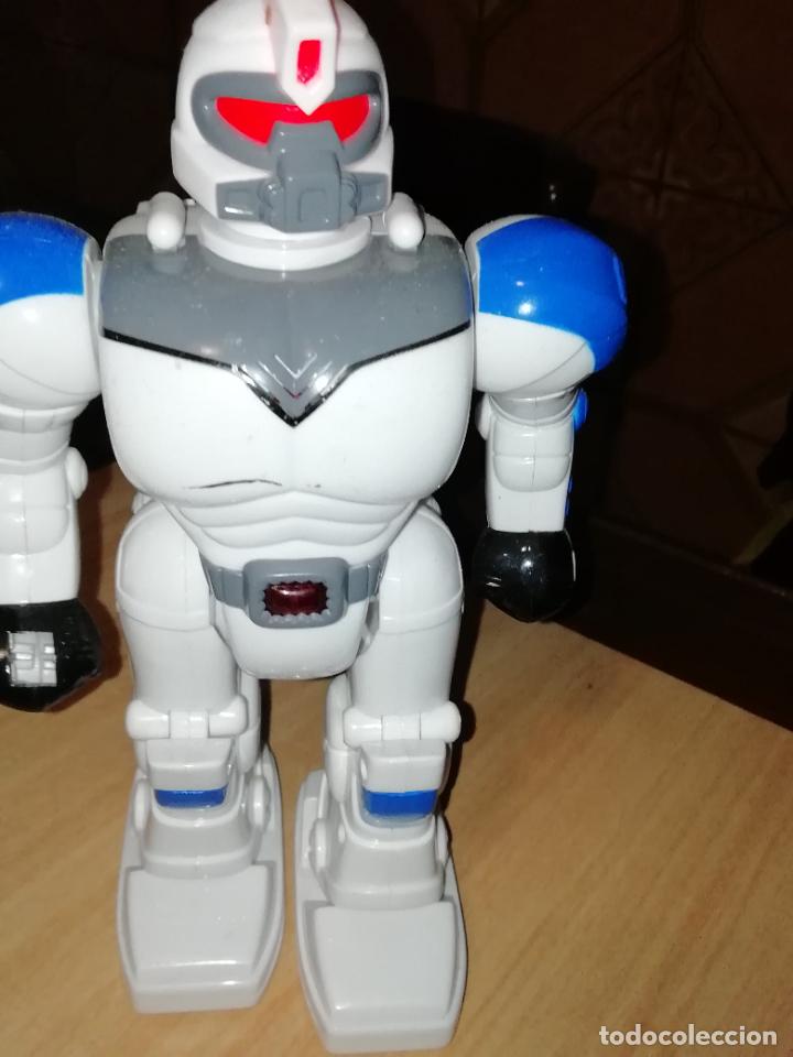 Figuras de acci&oacute;n: ROBOT LUZ SONIDO Y MOVIMIENTO - Foto 4