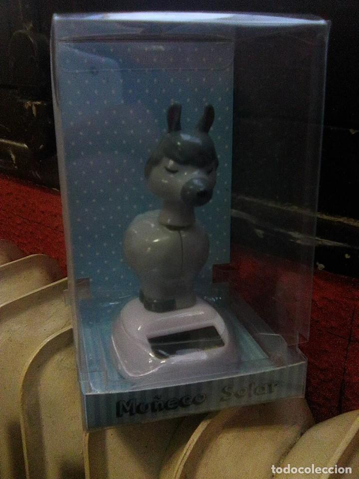Figurines d'action: Elegante poney con cabecita abtible - Nuevo en caja . mu&ntilde;eco solar 10 cms aprox.