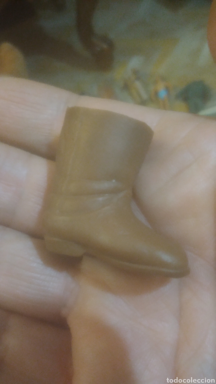 Figurines d'action: BOTA DE MU&Ntilde;ECO DE ACCI&Oacute;N SIN IDENTIFICAR. VER FOTOS.