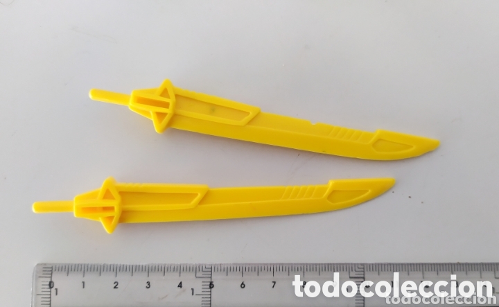 Figuras de acci&oacute;n: 2x Arma accesorio espada figura acci&oacute;n mu&ntilde;eco accesorios complementos armas