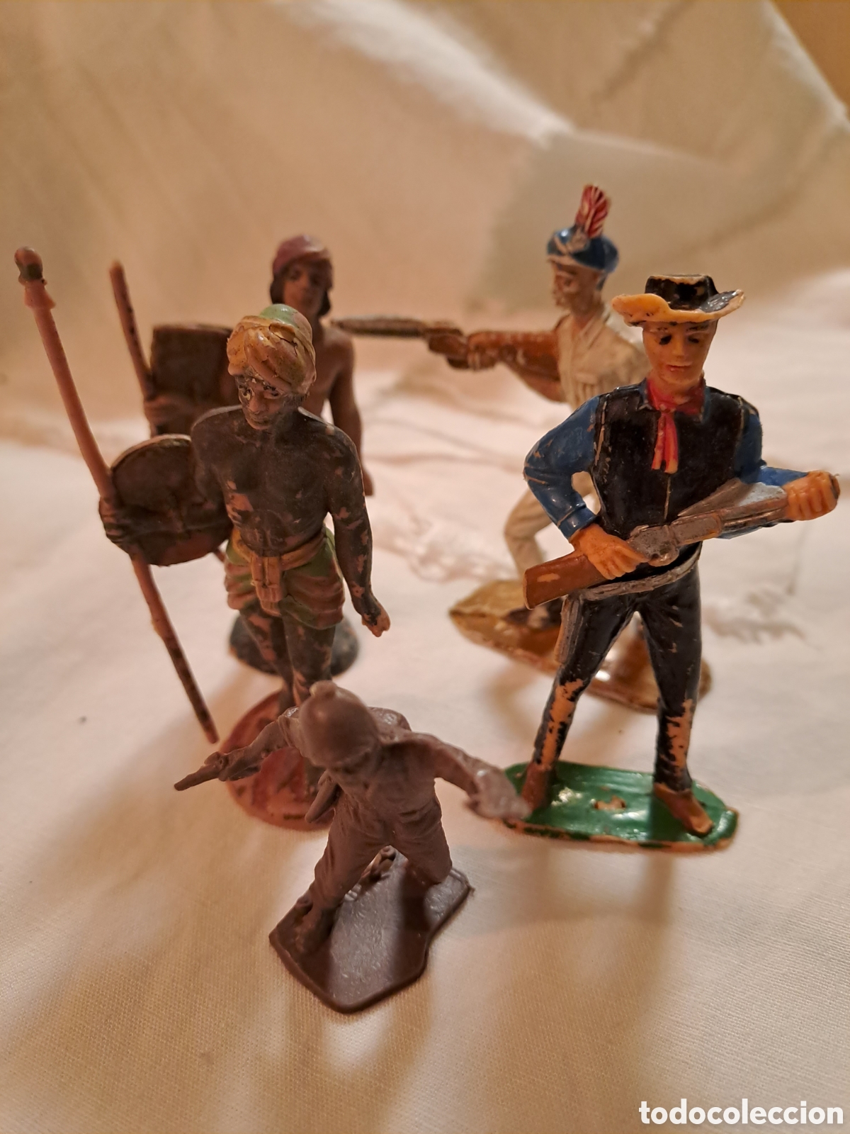 Figuras de acci&oacute;n: LOTE 5 FIGURAS DE PERSONAS DIVERSAS EN ACTIVIDAD B&Eacute;LICA.