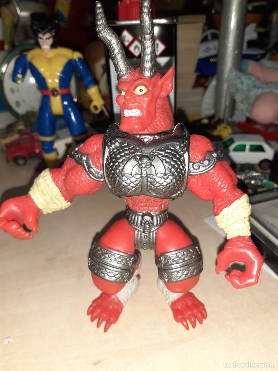 Figuras de acci&oacute;n: Monstruo diab&oacute;lico rojo de las mazmorras. - Foto 1