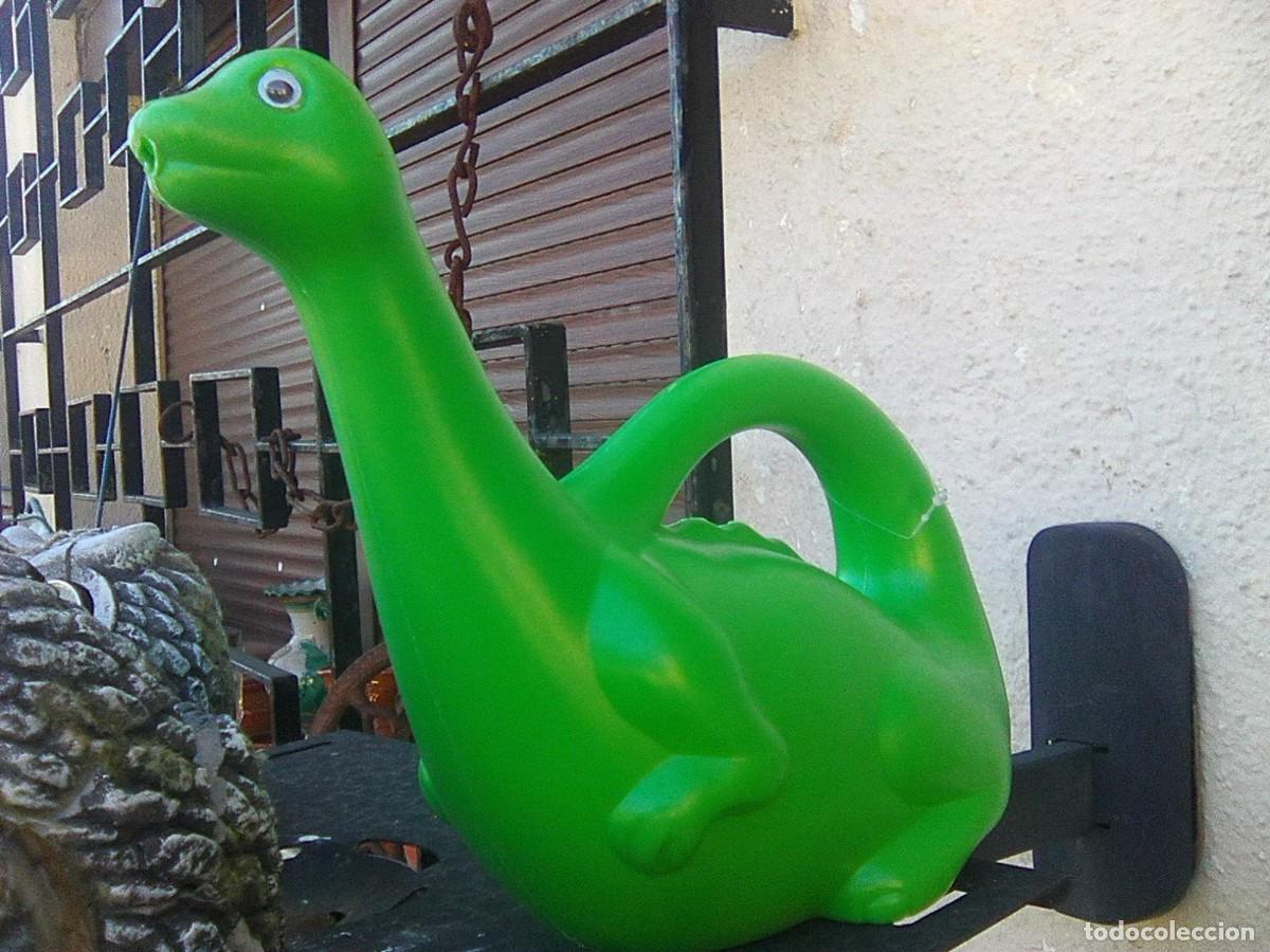 Figurines d'action: Nessie - Regadera Monstruo Lago Ness para iniciar a ni&ntilde;os en jardiner&iacute;a - 33 por 22 por 11 cms