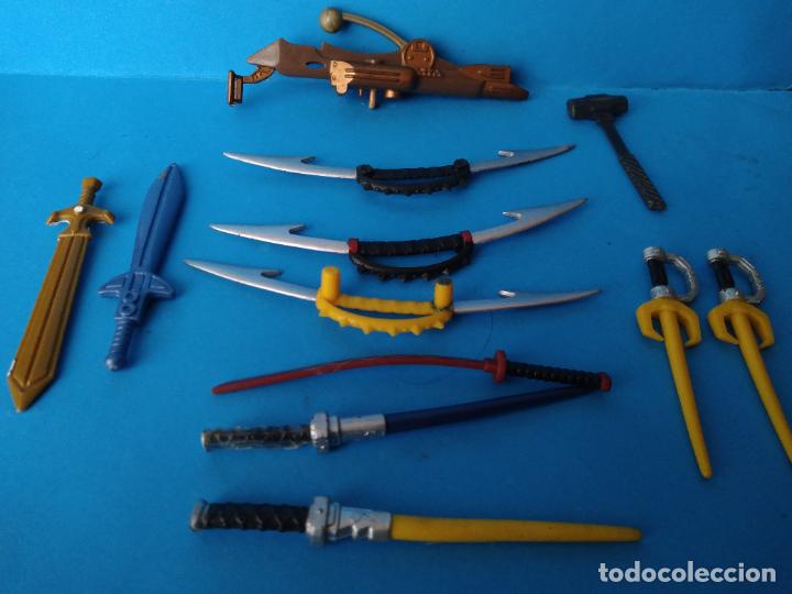 Actionfiguren: armas de juguete