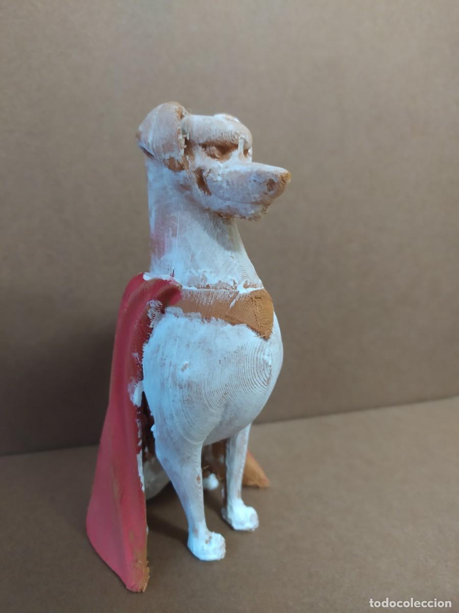 Figuras de acci&oacute;n: TALLA MADERA, PERRO SUPERMAN. - Foto 1