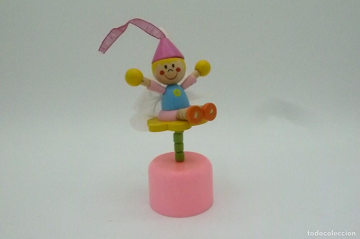 Figuras de acci&oacute;n: Hada de madera con resorte - Foto 1