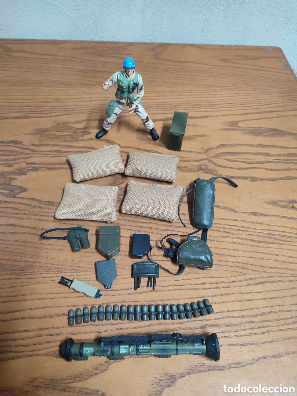 Figuras de acci&oacute;n: Lote juguetes militares con figura de casco azul. Algunos marca M & C toys LTD.
