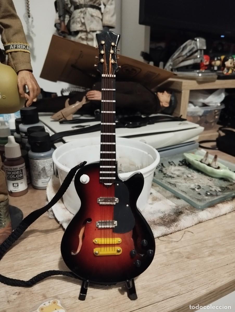 Figuras de acci&oacute;n: ESCALA 1/6 GUITARRA - Foto 1
