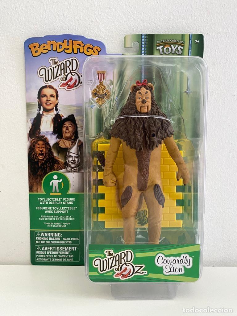 Figurines d'action: THE WIZARD OF OZ COWARDLY LION BENDYFIGS