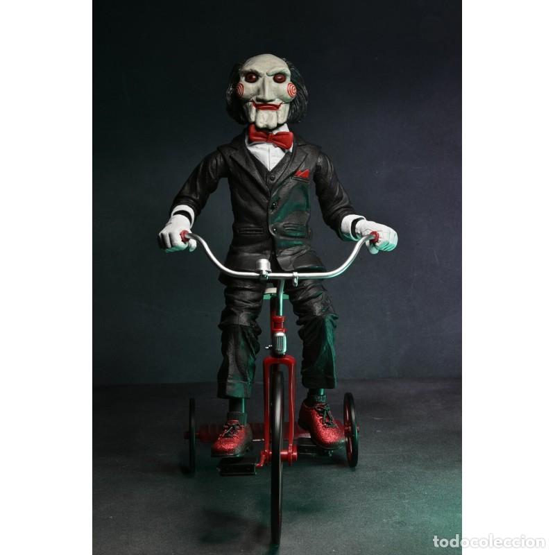 Figuras de acci&oacute;n: Figura Billy The Puppet En Triciclo Saw Con Sonido Neca