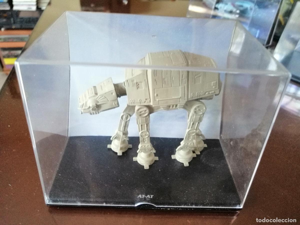 Actionfiguren: Modelo AT-AT de la Guerra de las Galaxias.