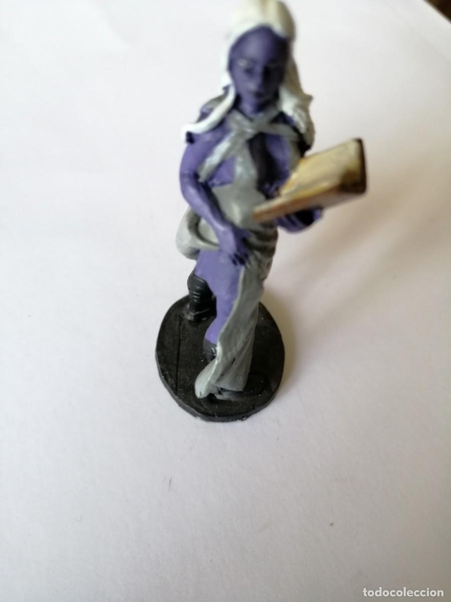 Actionfiguren: Elfo oscuro. Figura de Ediciones del Prado. Leyendas y fantas&iacute;a LEG028